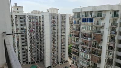 Balcony Image of 1350 Sq.ft 3 BHK Apartment / Flat for rent in Skytech Matrott, Sector 76 Noida for Rs. 33000