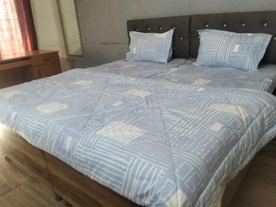 Bedroom Image of 435 Sq.ft 1 RK Apartment / Flat for rent in Paramount Golfforeste Premium Apartments, Surajpur Greater Noida for Rs. 15010