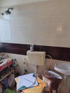 Bathroom Image of 1000 Sq.ft 2 BHK Apartment / Flat for rent in Undera Vadodara for Rs. 10000