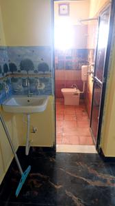 Bathroom Image of 800 Sq.ft 2 BHK Independent House for rent in Murlichack Patna for Rs. 7000