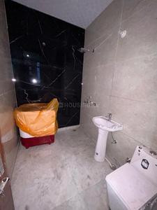Bathroom Image of 1880 Sq.ft 3 BHK Apartment / Flat for rent in Msx Golf Gardenia, Alpha II Greater Noida for Rs. 40000