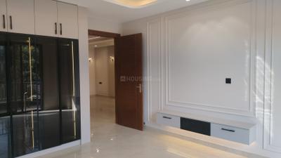 Bedroom Image of 2200 Sq.ft 3 BHK Builder Floor for sale in BPTP Amstoria , Sector 102 Gurgaon for Rs. 30000000