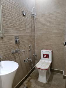 Common Bathroom Image of 812 Sq.ft 3 BHK Apartment / Flat for sale in Dwarka Mor New Delhi for Rs. 5350000