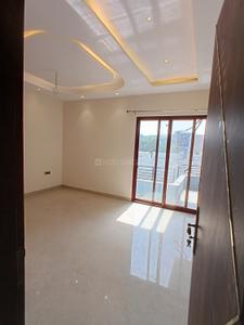 Bedroom Image of 3000 Sq.ft 4 BHK Builder Floor for rent in Sector 72 Noida for Rs. 70000