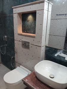 Bathroom Image of 1100 Sq.ft 2 BHK Builder Floor for rent in Noida Extension Greater Noida for Rs. 12000