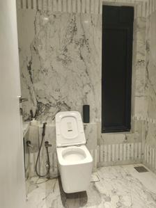 Common Bathroom Image of 2200 Sq.ft 4 BHK Apartment / Flat for sale in Vile Parle West Mumbai for Rs. 100000000