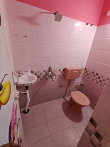 Bathroom Image of 915 Sq.ft 2 BHK Apartment / Flat for sale in Keelkattalai Chennai for Rs. 8100000