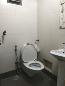 Common Bathroom Two Image of 1200 Sq.ft 3 BHK Builder Floor for rent in Paschim Vihar New Delhi for Rs. 38000