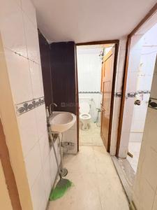 Bathroom Image of 1000 Sq.ft 2 BHK Duplex for rent in Dilshad Garden New Delhi for Rs. 25000