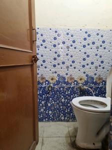 Common Bathroom Image of 800 Sq.ft 2 BHK Apartment / Flat for rent in  C6a Jankpuri, Janakpuri New Delhi for Rs. 21000