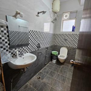 Bathroom Image of Sharing Room available for working professionals in Banjara Hills, Hyderabad