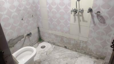 Bathroom Image of 600 Sq.ft 2 BHK Independent House for rent in Gamma II Greater Noida for Rs. 15000