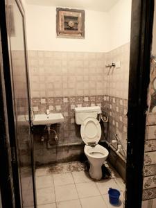 Bathroom Image of 850 Sq.ft 3 BHK Builder Floor for sale in Sector 102 Noida for Rs. 2500000