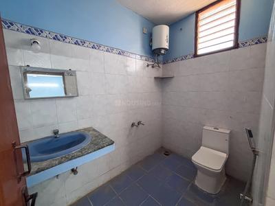 Bathroom Image of 2100 Sq.ft 3 BHK Apartment / Flat for rent in Medavakkam Chennai for Rs. 30000