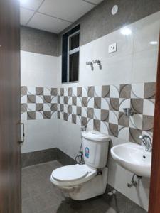 Common Bathroom Image of 783 Sq.ft 1 BHK Builder Floor for sale in Uniwest Arcade Residency, Sector 102 Noida for Rs. 5089000
