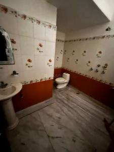 Bathroom Image of 950 Sq.ft 2 BHK Builder Floor for rent in Sector-02 Bahadurgarh for Rs. 13000