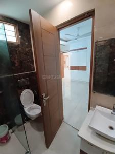 Bathroom Image of 2250 Sq.ft 3 BHK Builder Floor for rent in BPTP Pride Floors, Sector 77 Faridabad for Rs. 40000