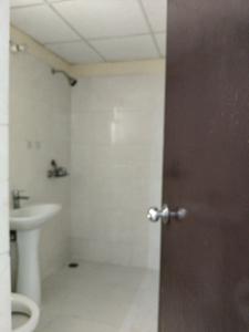 Common Bathroom Image of 1075 Sq.ft 2 BHK Apartment / Flat for rent in Paramount Emotions, Noida Extension Greater Noida for Rs. 20000