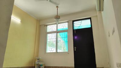 Living Room Image of 2450 Sq.ft 4.5 BHK Villa for rent in Amrapali Dream Valley, Noida Extension Greater Noida for Rs. 38500
