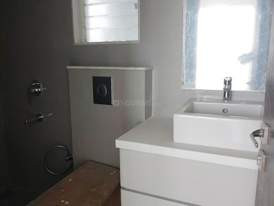 Bathroom Image of 1665 Sq.ft 3 BHK Apartment / Flat for rent in Lake Enclave, Hiranandani Estate Thane for Rs. 99000