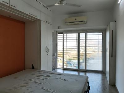 Bedroom Image of 1500 Sq.ft 2.5 BHK Apartment / Flat for rent in Monte South 1, Byculla Mumbai for Rs. 170000