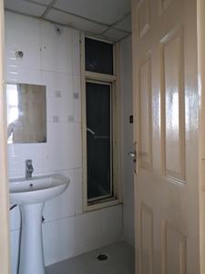Common Bathroom Image of 1150 Sq.ft 2.5 BHK Apartment / Flat for sale in Supertech Cape Town, Sector 74 Noida for Rs. 11700000