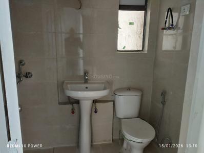 Bathroom Image of 1000 Sq.ft 2 BHK Independent House for rent in RG Luxury Homes Tower A F And M, Noida Extension Greater Noida for Rs. 21000