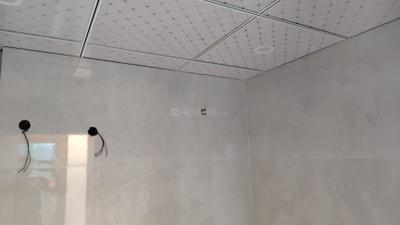 Bathroom Image of 1550 Sq.ft 3 BHK Apartment / Flat for rent in RG Luxury Homes Tower A F And M, Noida Extension Greater Noida for Rs. 28000