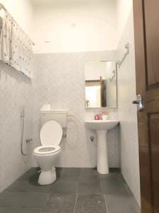 Common Bathroom Image of 3800 Sq.ft 5 BHK Independent House for sale in Vijayanagar Bengaluru for Rs. 79900000