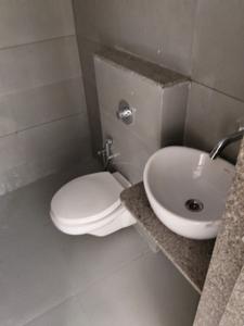 Common Bathroom Image of 1165 Sq.ft 3 BHK Apartment / Flat for rent in Ishwar Imperial Heights, Ognaj Ahmedabad for Rs. 18000