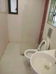 Common Bathroom Image of 2000 Sq.ft 3 BHK Apartment / Flat for rent in Indiabulls Blu, Worli Mumbai for Rs. 425000