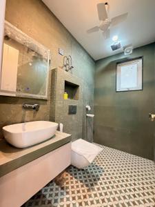 Bathroom Image of 2550 Sq.ft 4 BHK Builder Floor for sale in Vipul World, Sector 48 Gurgaon for Rs. 34500000