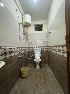 Bathroom Image of 600 Sq.ft 1 BHK Apartment / Flat for rent in Indira Nagar Bengaluru for Rs. 32000