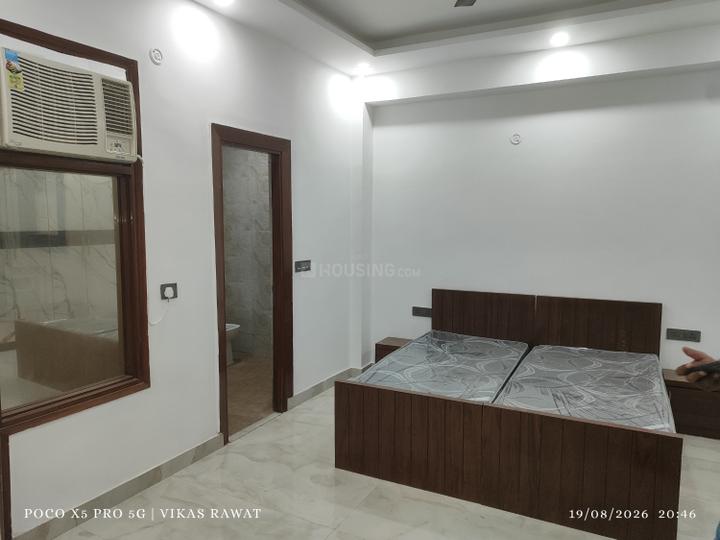 Bedroom Image of Big walk in Sector 52, Noida