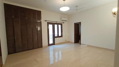 Bedroom Image of 7200 Sq.ft 4 BHK Builder Floor for rent in Panchsheel Park New Delhi for Rs. 400000
