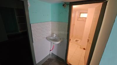 Bathroom Image of 2500 Sq.ft 3 BHK Independent House for rent in Chand Chaura Gaya for Rs. 9000