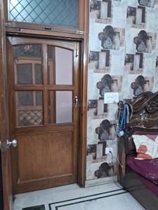 Bedroom Image of 1350 Sq.ft 3 BHK Builder Floor for sale in Laxmi Nagar New Delhi for Rs. 8500000