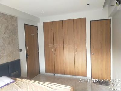 Bedroom Image of 1900 Sq.ft 3 BHK Apartment / Flat for rent in Prestige Oliva Pride, Bhimrad Surat for Rs. 50000