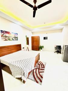 Bedroom Image of 593 Sq.ft 1 RK Independent House for rent in Sector 52 Gurgaon for Rs. 21000