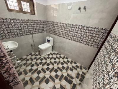Bathroom Image of 2600 Sq.ft 2 BHK Independent House for rent in Sigma IV Greater Noida for Rs. 23000