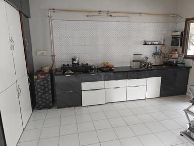 Kitchen Image of 1420 Sq.ft 3 BHK Apartment / Flat for sale in Majura Gate Surat for Rs. 4400001