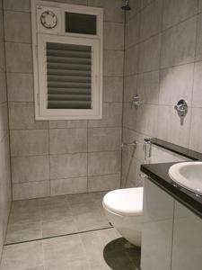 Common Bathroom Image of 1429 Sq.ft 3 BHK Apartment / Flat for sale in Provident Bayscape, Kelambakkam Chennai for Rs. 8500000