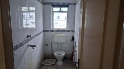 Bathroom Image of 915 Sq.ft 2 BHK Apartment / Flat for sale in Lake Town Kolkata for Rs. 3980250