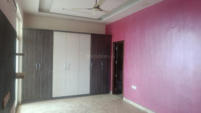 Bedroom Image of 4000 Sq.ft 3.5 BHK Penthouse for sale in Amrapali Silicon City, Sector 76 Noida for Rs. 25000000