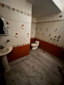 Bathroom Image of 1100 Sq.ft 2 BHK Builder Floor for rent in Sector-02 Bahadurgarh for Rs. 12000
