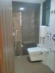 Common Bathroom Image of 700 Sq.ft 1 BHK Apartment / Flat for rent in Bhandup East Mumbai for Rs. 35000