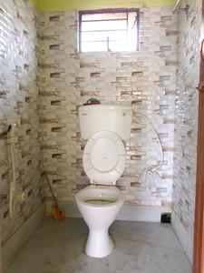 Common Bathroom Image of 500 Sq.ft 1 RK Independent House for rent in Paschim Putiary Kolkata for Rs. 10000