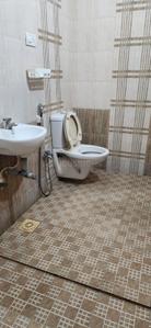 Bathroom Image of 2000 Sq.ft 3 BHK Builder Floor for rent in Palavakkam, Sholinganallur Chennai for Rs. 50000