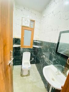 Bathroom Image of 2200 Sq.ft 2 BHK Builder Floor for rent in Sector 23 Gurgaon for Rs. 33000