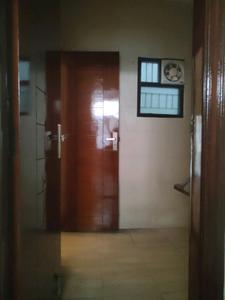 Common Bathroom Image of 2250 Sq.ft 3 BHK Builder Floor for sale in Creative Estate Floors, Sector 49 Faridabad for Rs. 14500000